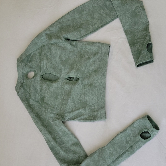 Gymshark Camo Seamless Leggings and Crop Top Set - Picture 6 of 6